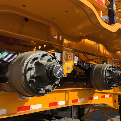 Camion a scheletro con pneumatici di ricambio e utensili HJGMCK21039